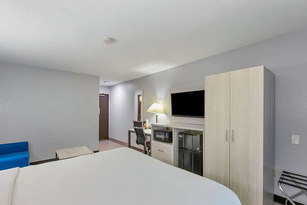 Days Inn by Wyndham Savannah Gateway I 95 - photo 9