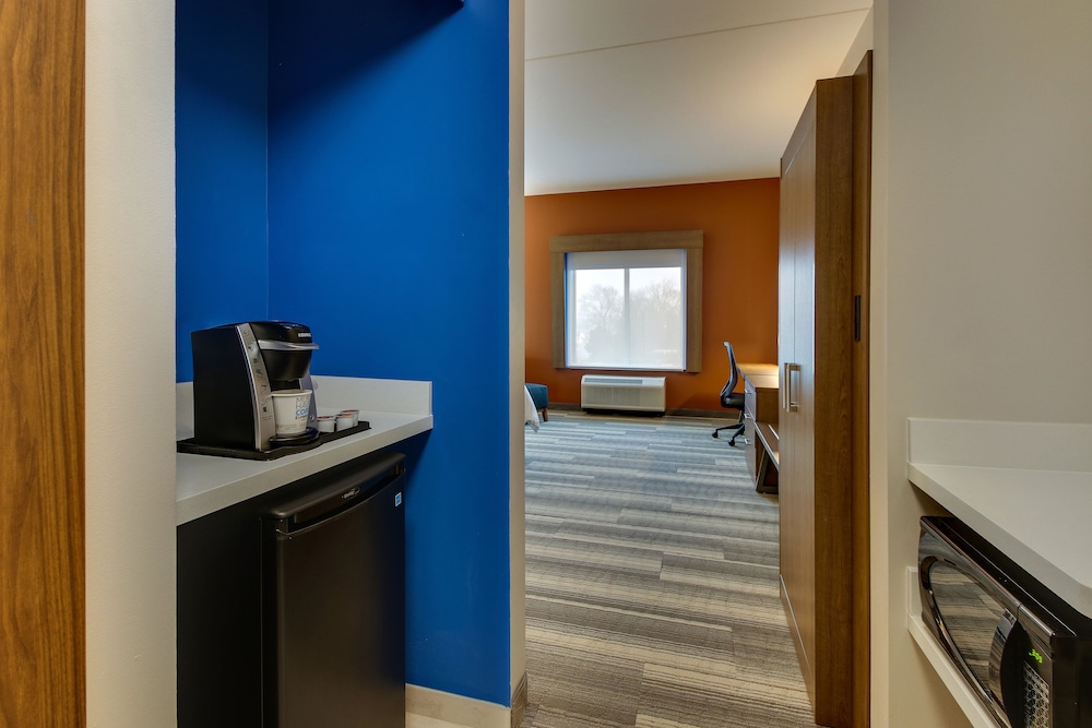 Holiday Inn Express & Suites Nashville Metrocenter Downtown by IHG - photo 24