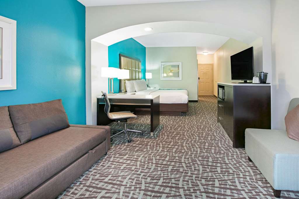 La Quinta Inn & Suites by Wyndham Paris - photo 24