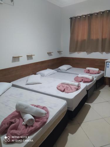 Pousada Quarto Deluxe perto da basílica com garagem in Aparecida, Brasil