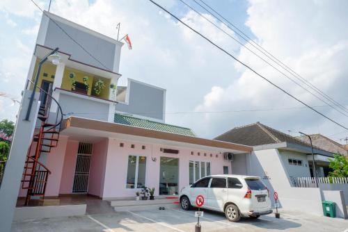 RedDoorz near Rita Supermall Purwokerto 2 in Purwokerto, Indonesia