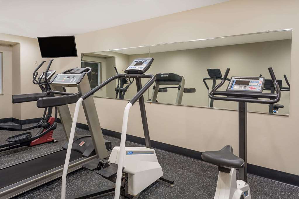 Microtel Inn & Suites by Wyndham Richmond Airport - photo 6