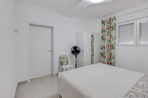 Two bedroom apartment near the ocean — 4-Star Luxury Hotel in Playa De Las Americas, Spain