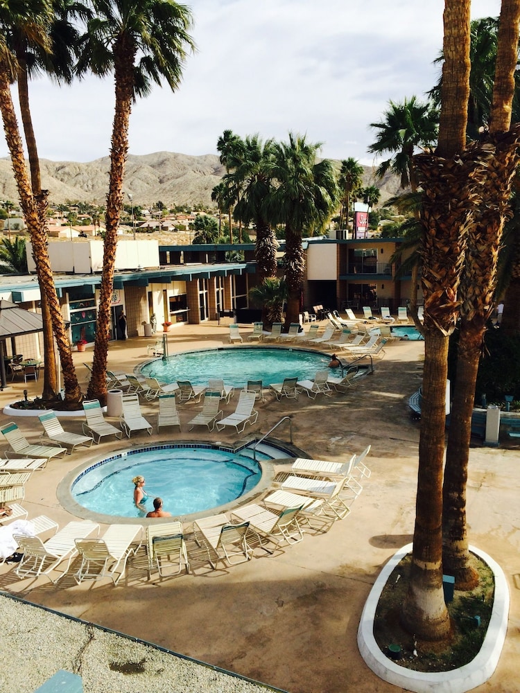 Desert Hot Springs Spa Hotel - photo 24
