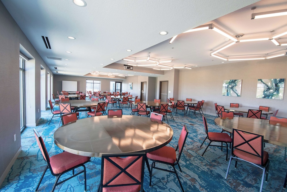 Hilton Garden Inn Des Moines Airport - photo 38