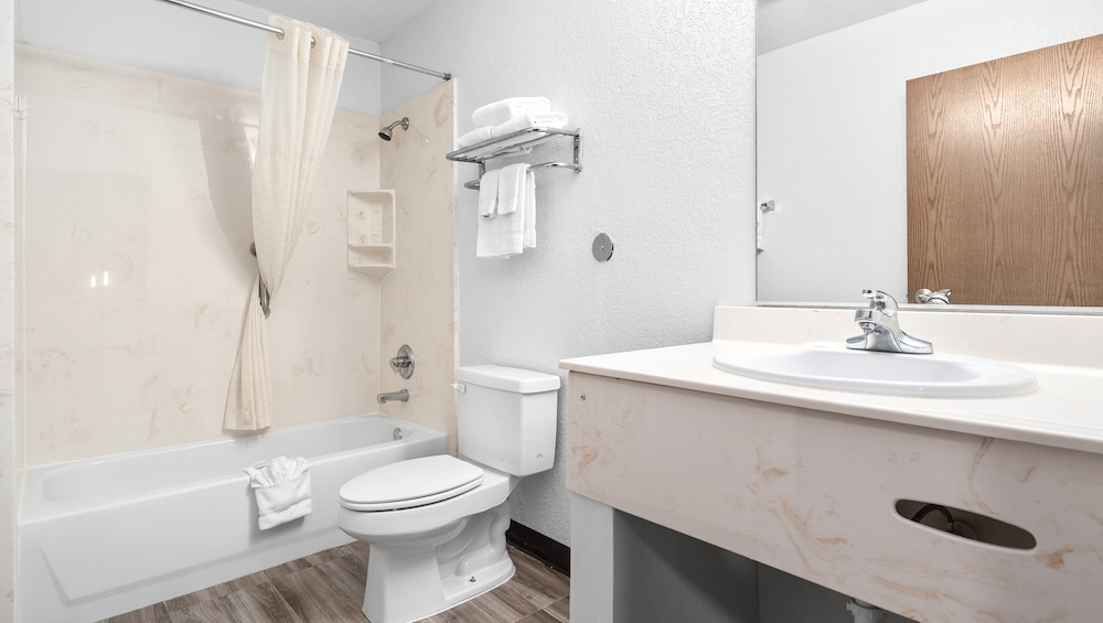 Atria Hotel and RV McGregor - photo 18