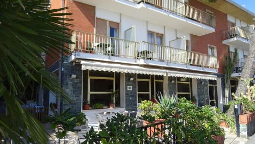 Hotel Ambassador — hotel in Laigueglia