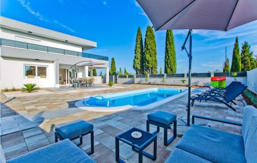 3 Bedroom Stunning Home In Bogomolje — 4-Star Luxury Hotel in Sucuraj, Croatia
