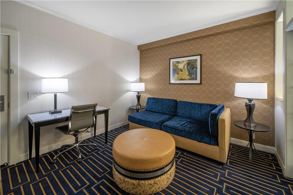 Best Western Plus Palm Court Hotel - photo 20
