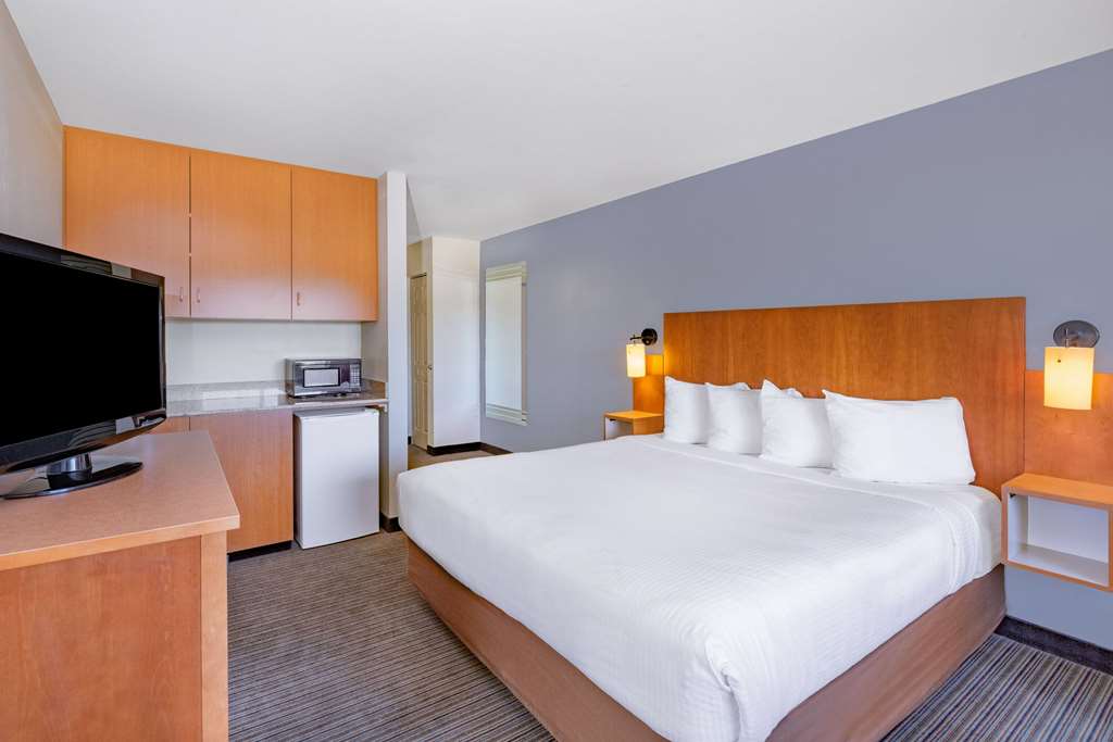 La Quinta Inn & Suites by Wyndham Helena - photo 15