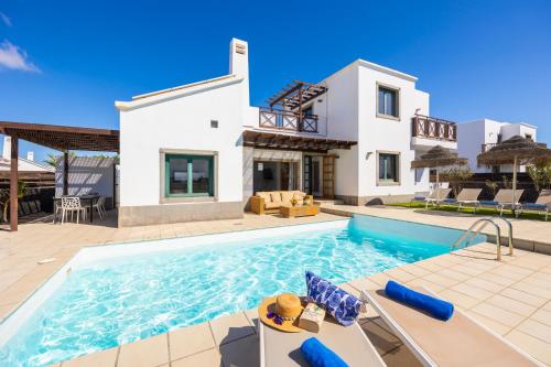 Villa Dacil — 4-Star Luxury Hotel in Playa Blanca, Spain