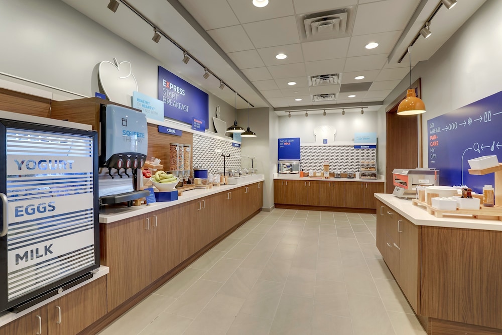 Holiday Inn Express Holly Springs Raleigh Area by IHG - photo 41