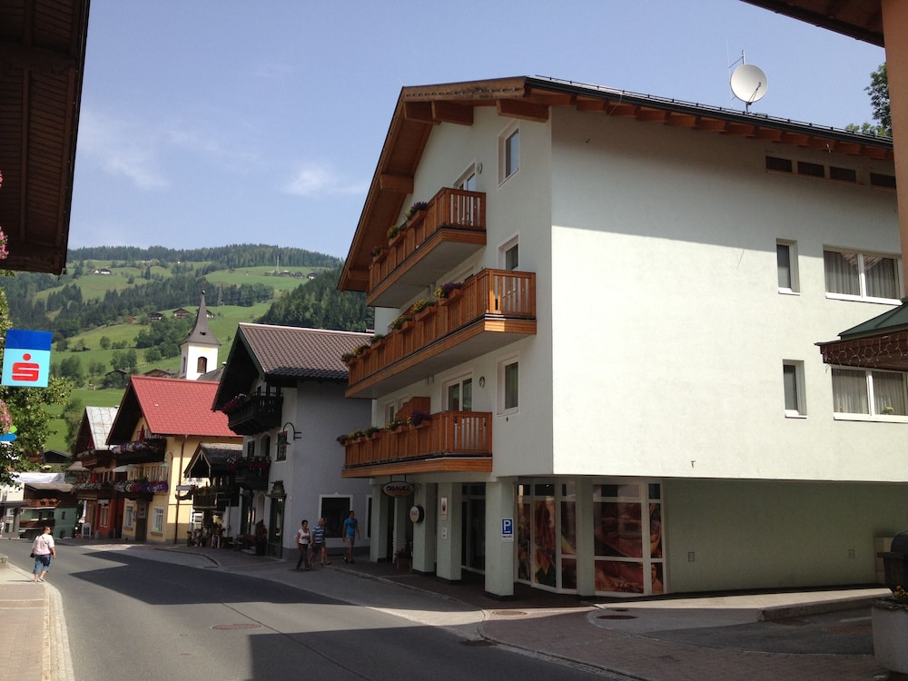 Haus Obauer by AlpenTravel — 4-Star Luxury Hotel in Wagrain, Austria