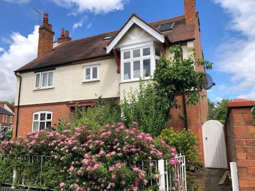 Luxury 6 bedroom retreat in Stratford Upon Avon — 4-Star Luxury Hotel in Stratford-Upon-Avon, United Kingdom