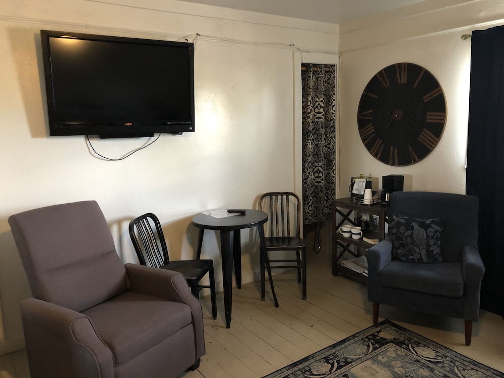 Fort Davis Drug Store Hotel - photo 28