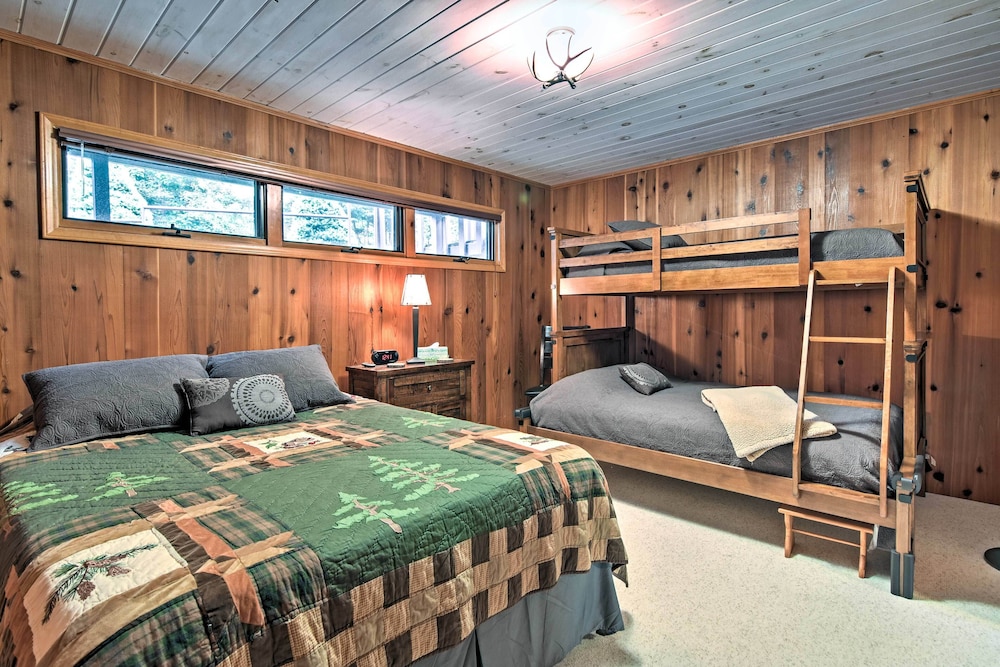 Beech Mountain Condo with Balcony Walk To Resort - photo 9