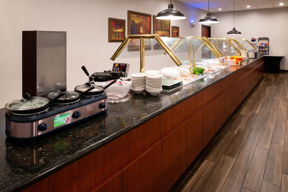 Holiday Inn Hotel & Suites Beaumont Plaza by IHG - photo 20