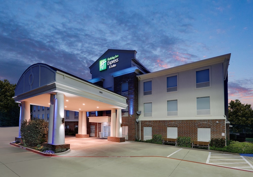 Holiday Inn Express Hotel & Suites Cleburne by IHG - photo 48