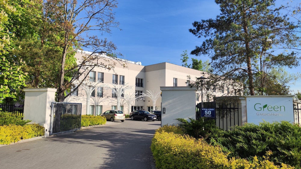 Green Garden Hotel — Raszyn