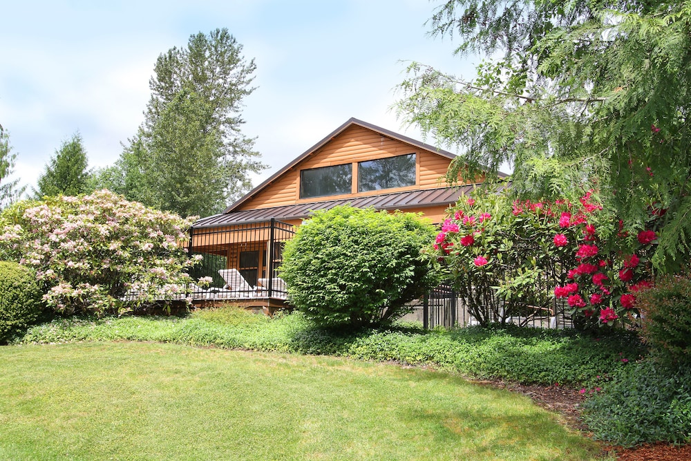 Mt. Hood Village RV Resort in Mount Hood Village, United States