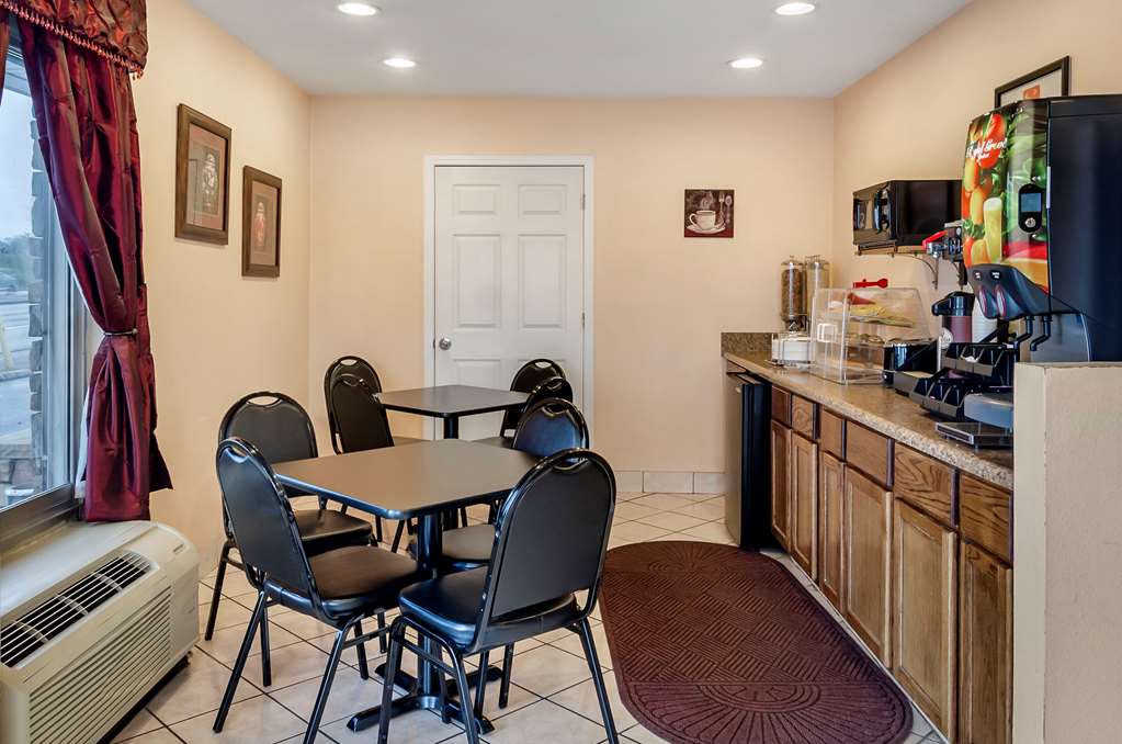 Econo Lodge Roanoke Civic Center - photo 20