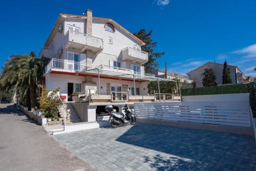 Pansion Marija - carbon neutral hotel in Novalja