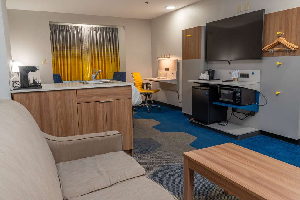 Microtel Inn & Suites by Wyndham Pigeon Forge - photo 10