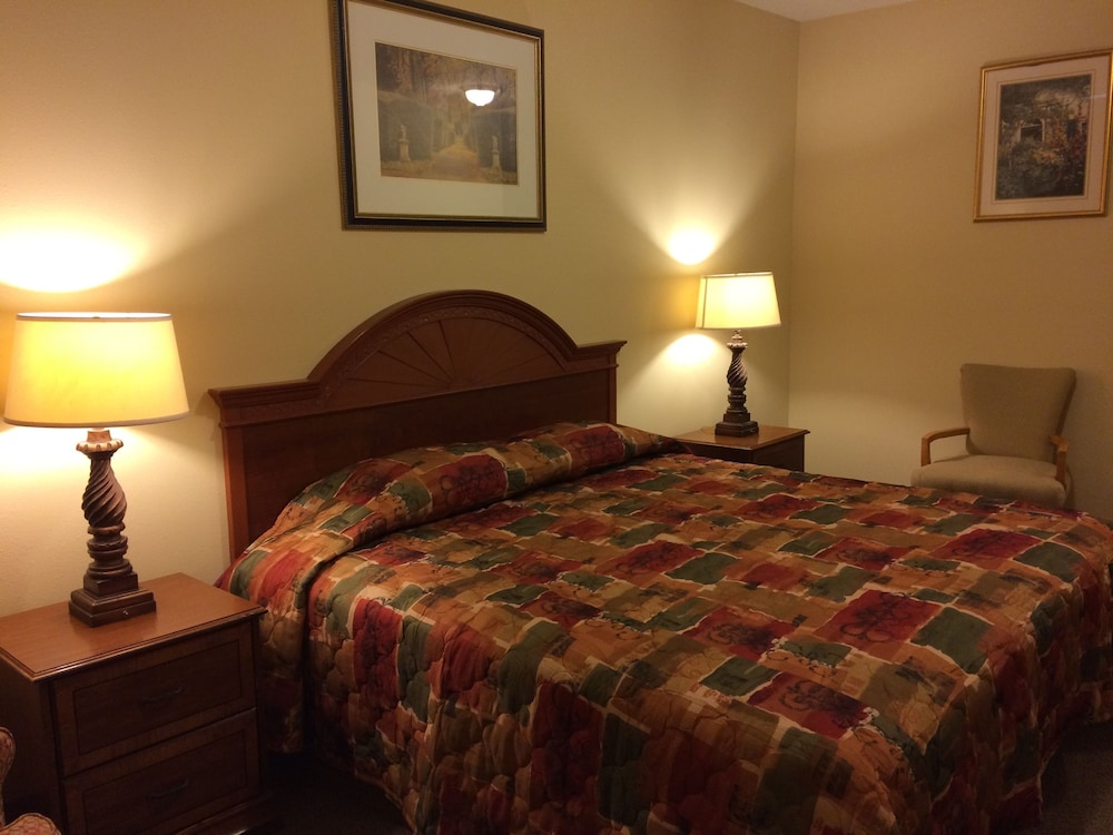 Country Regency Inn & Suites - photo 28