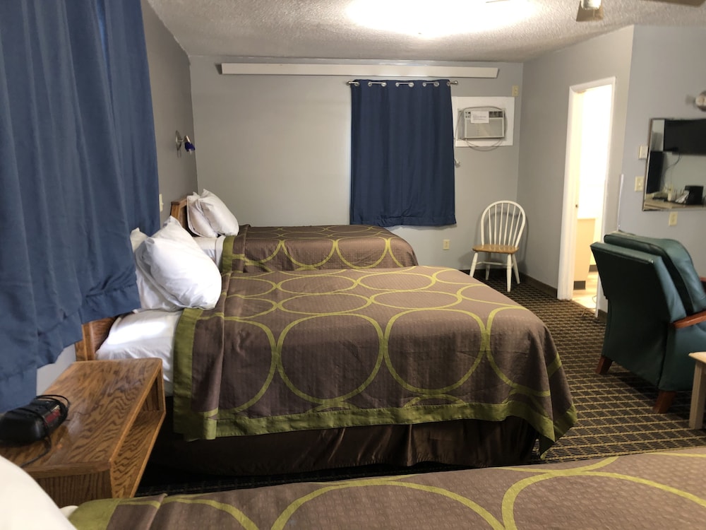 Hawkeye Motel - photo 16