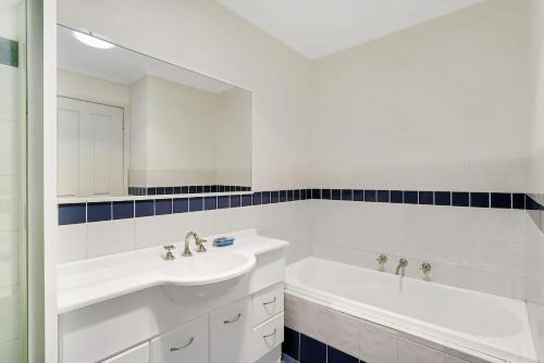 Townhouse in the heart of Port Stephens — 4-Star Luxury Hotel in Salamander Bay, Australia