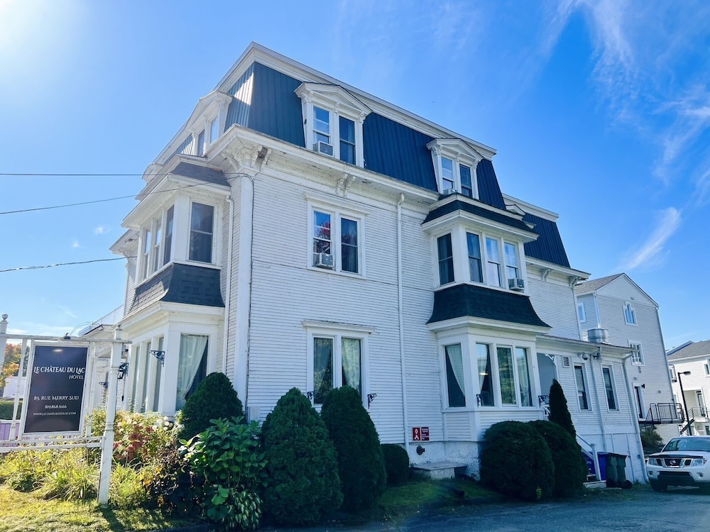 Auberge Chateau Du Lac in Magog, Canada