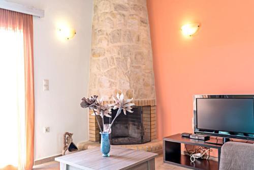 Apartment with one bedroom in Palelimnos with shared pool and enclosed garden 14 km from the beach — 4-Star Luxury Hotel in Rethymno, Greece
