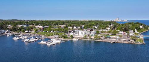108 Edgewater Inn in Charlevoix, United States