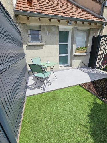 Chez Ernestine in Nanteuil-Les-Meaux, France