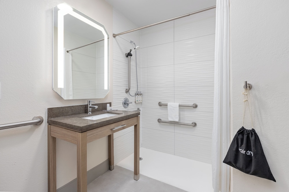 Candlewood Suites Houston by IHG - photo 32