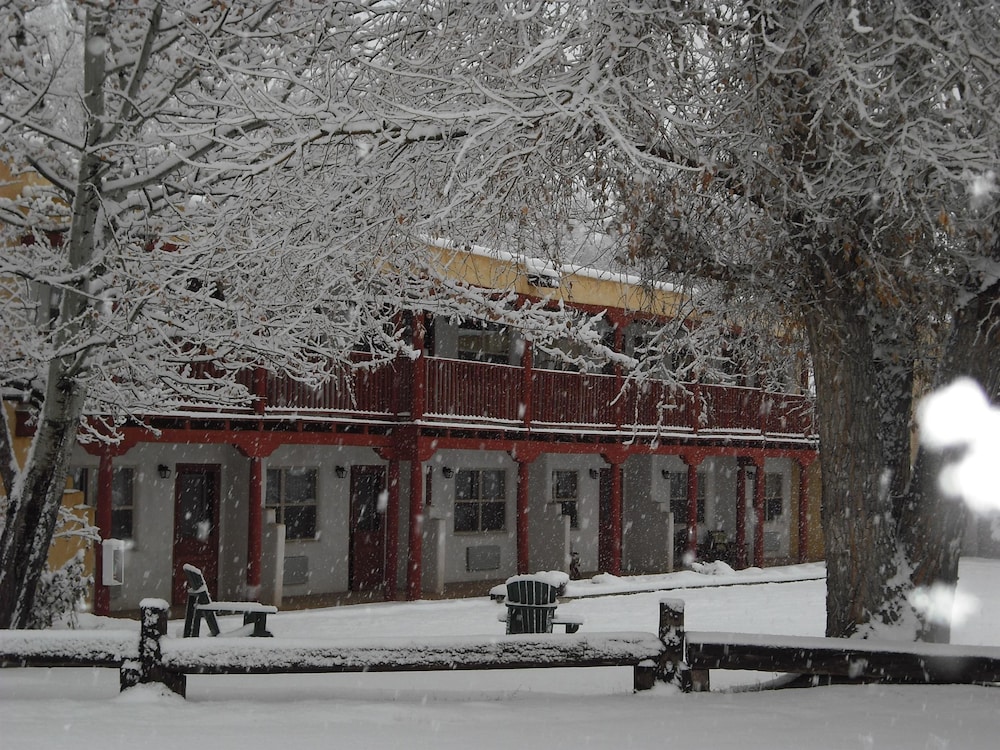 El Pueblo Lodge - photo 17