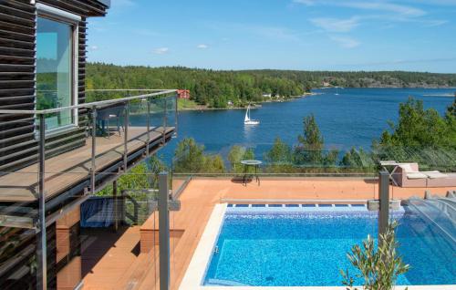 Cozy Home In Saltsjöbaden With Sauna — 5-Star Luxury Hotel in Saltsjoebaden, Sweden