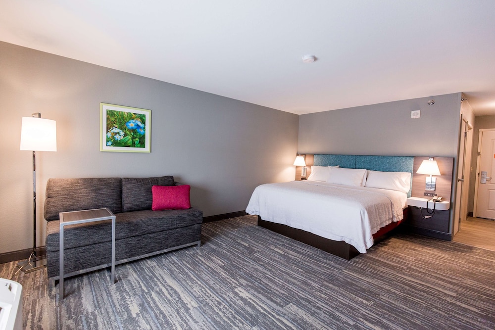 Hampton Inn Bismarck - photo 17