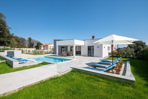 Villa Mateo 2 — 4-Star Luxury Hotel in Liznjan, Croatia