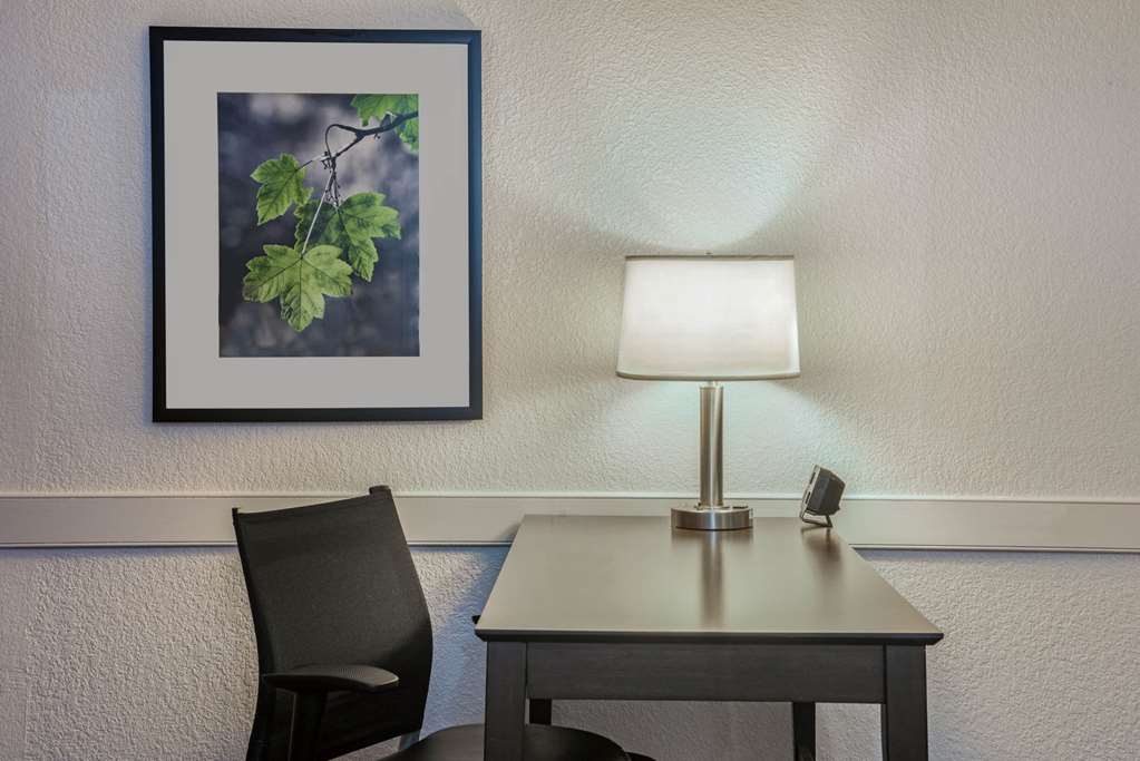 La Quinta Inn by Wyndham Miami Airport North - photo 10