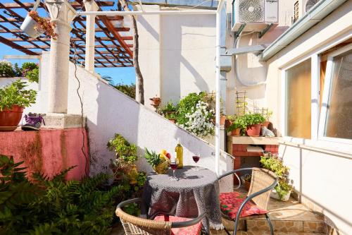 Sunny Charming Apartment