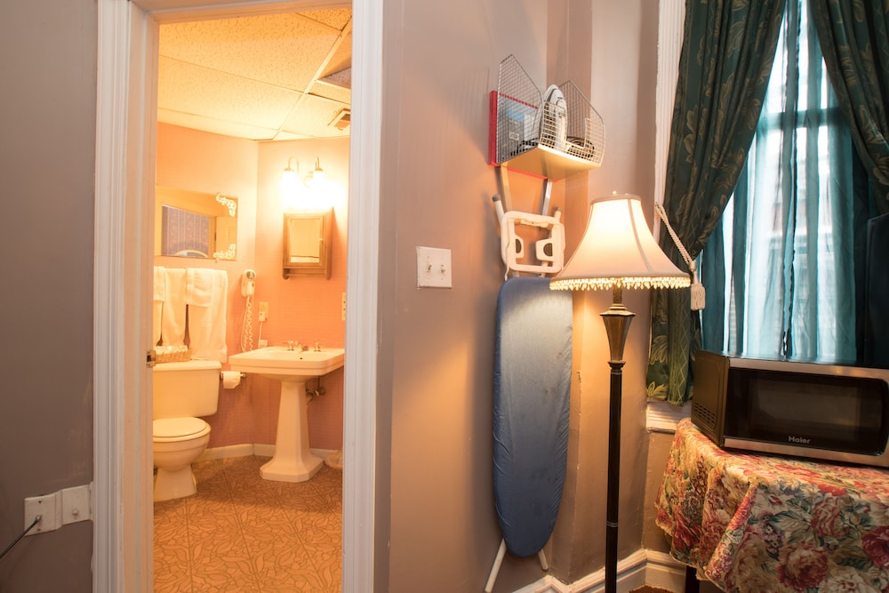 Biltmore Suites Hotel - photo 21