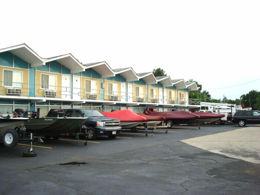 Gray Plaza Motel - photo 21