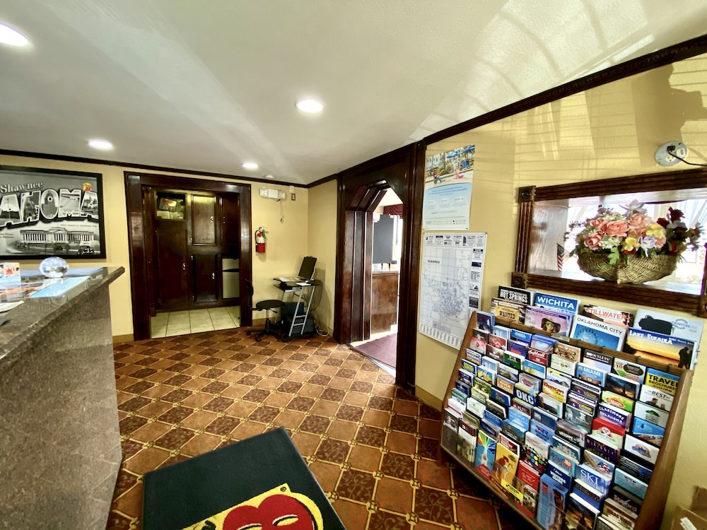 Super 8 by Wyndham Shawnee - photo 30