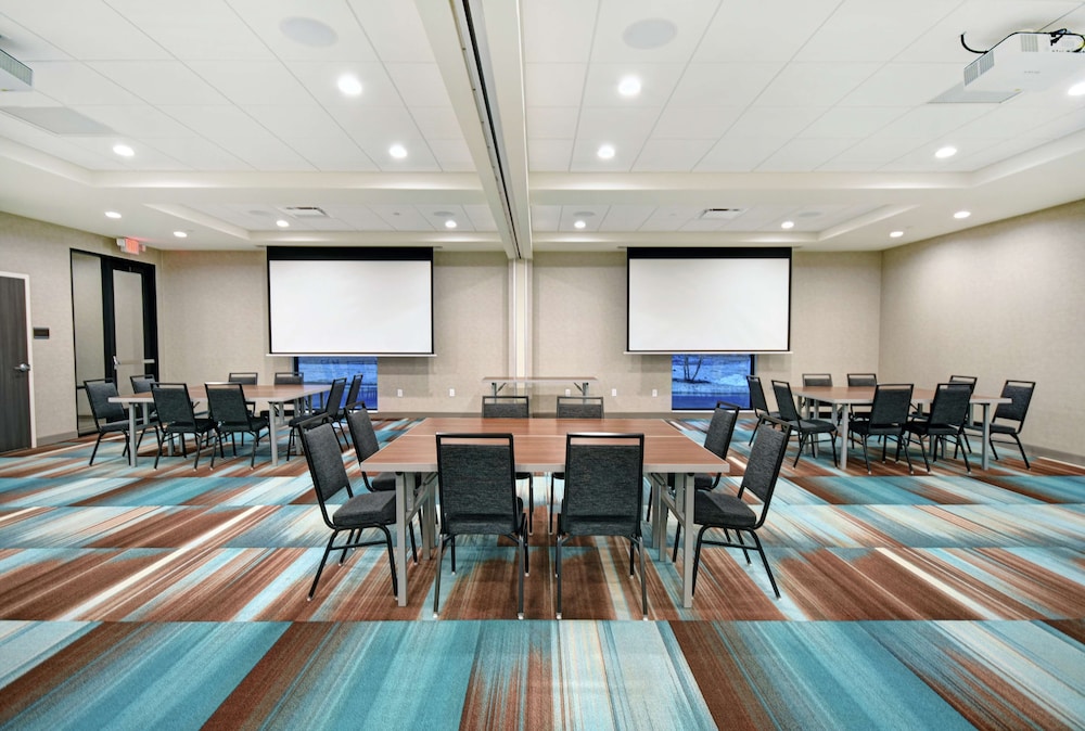 Home2 Suites by Hilton Beloit - photo 38