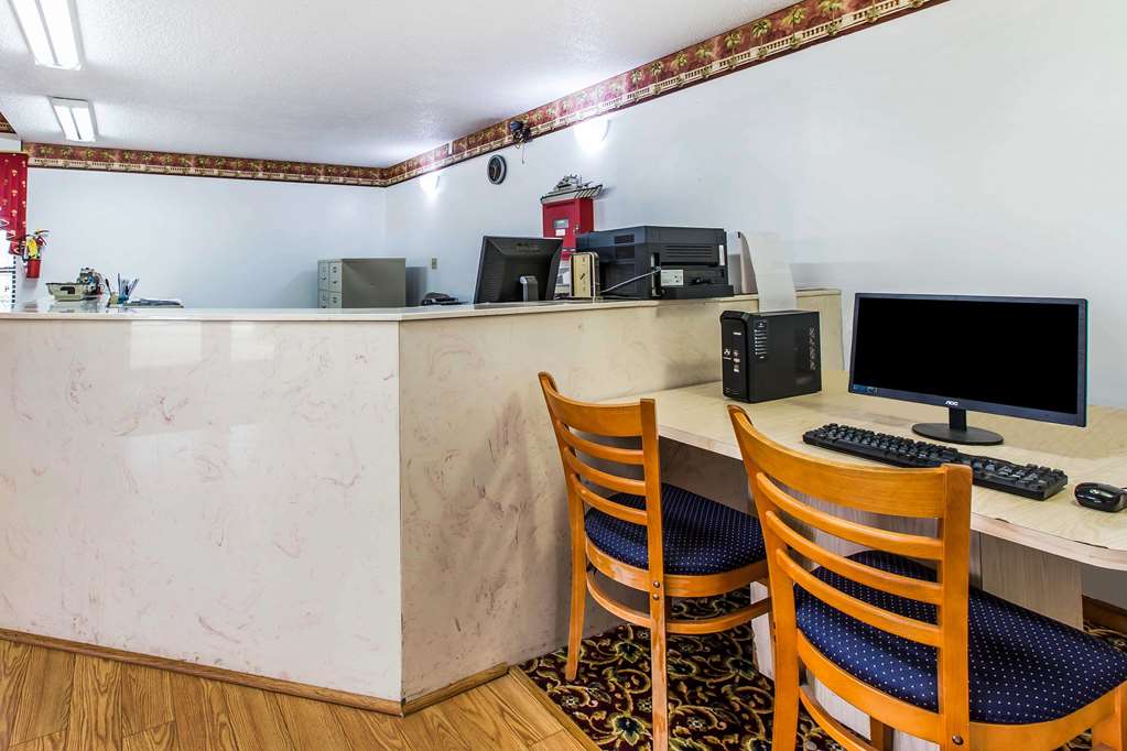 Econo Lodge Inn & Suites Albany North - photo 28