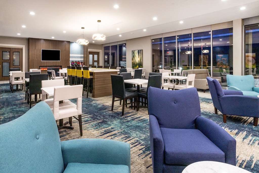 La Quinta Inn & Suites by Wyndham Valdosta - photo 7