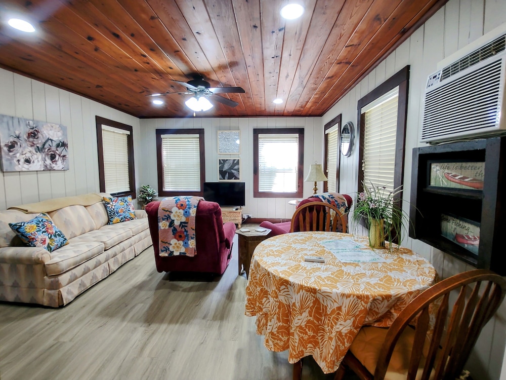 Edgewater Resort Cottage #1 - photo 102