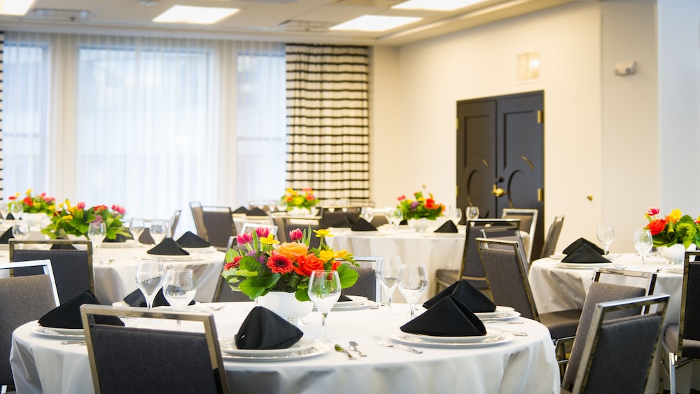 Hotel Indigo Kansas City Downtown by IHG - photo 22
