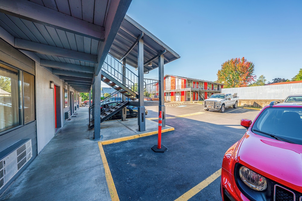 Rama Inn Motel and RV Park - photo 32